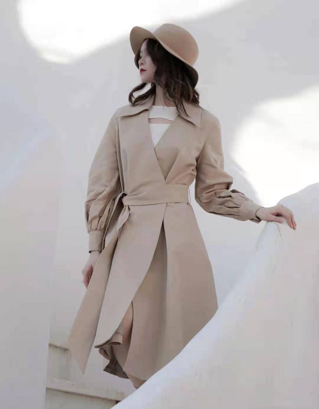 黑色 时尚轮回，买大衣首选“经典色”，不过时的时髦