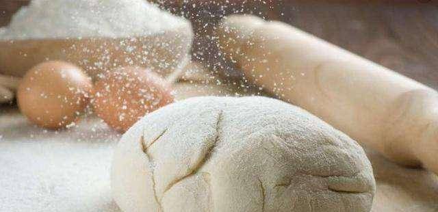 小孩|沈阳大妈开鸡架店做油饼用料实在,小孩早餐爱吃,家长:两块够吗