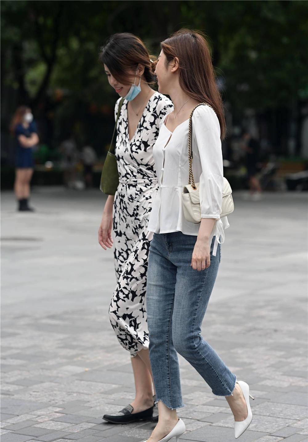 黑色 穿上尖头细跟鞋，是不是就会变得成熟大气，还非常优雅呢？