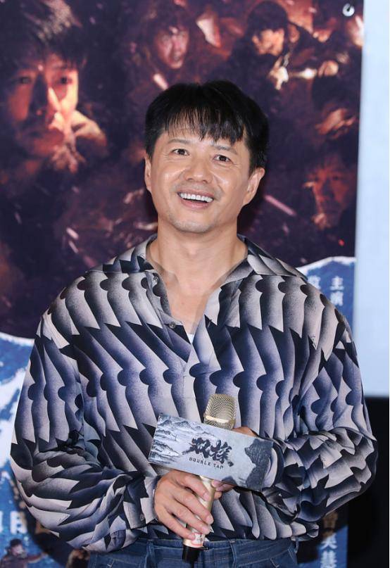 进行 73年的段奕宏太朴实,穿搭挺时尚,但一看就是过日子的人