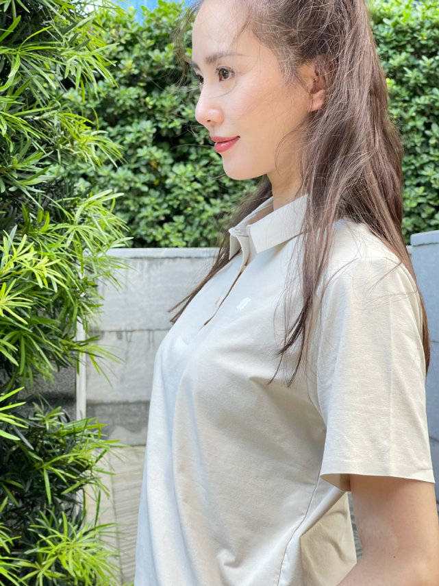 Polo 刘诗诗美貌不出圈都难！POLO衫＋风衣端庄大气，商业运动风随便转换