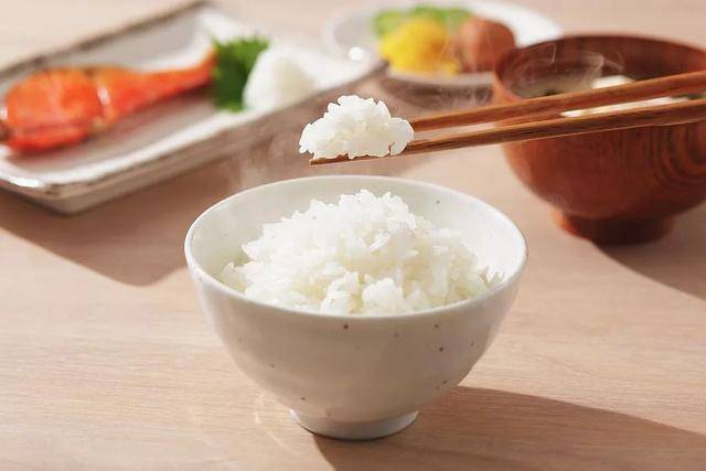 白醋|蒸米饭很多人第一步就做错了，记住3点，米饭粒粒分明，蓬松香软