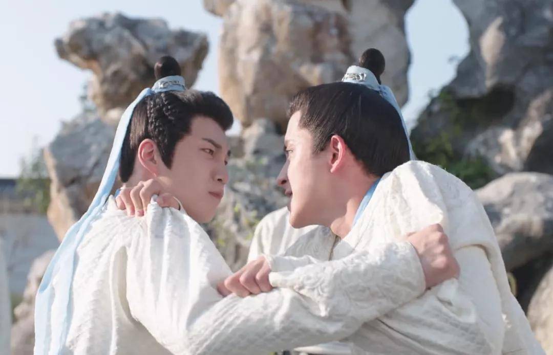 什么|甜宠剧水平被赵露思新剧拉低！男演员古装扮相丑，剧情幼稚两集弃