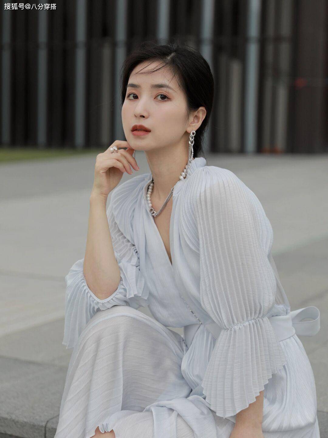 原创30岁左右的成熟女性,秋季不要乱穿衣,试试这些穿搭,温柔有气质