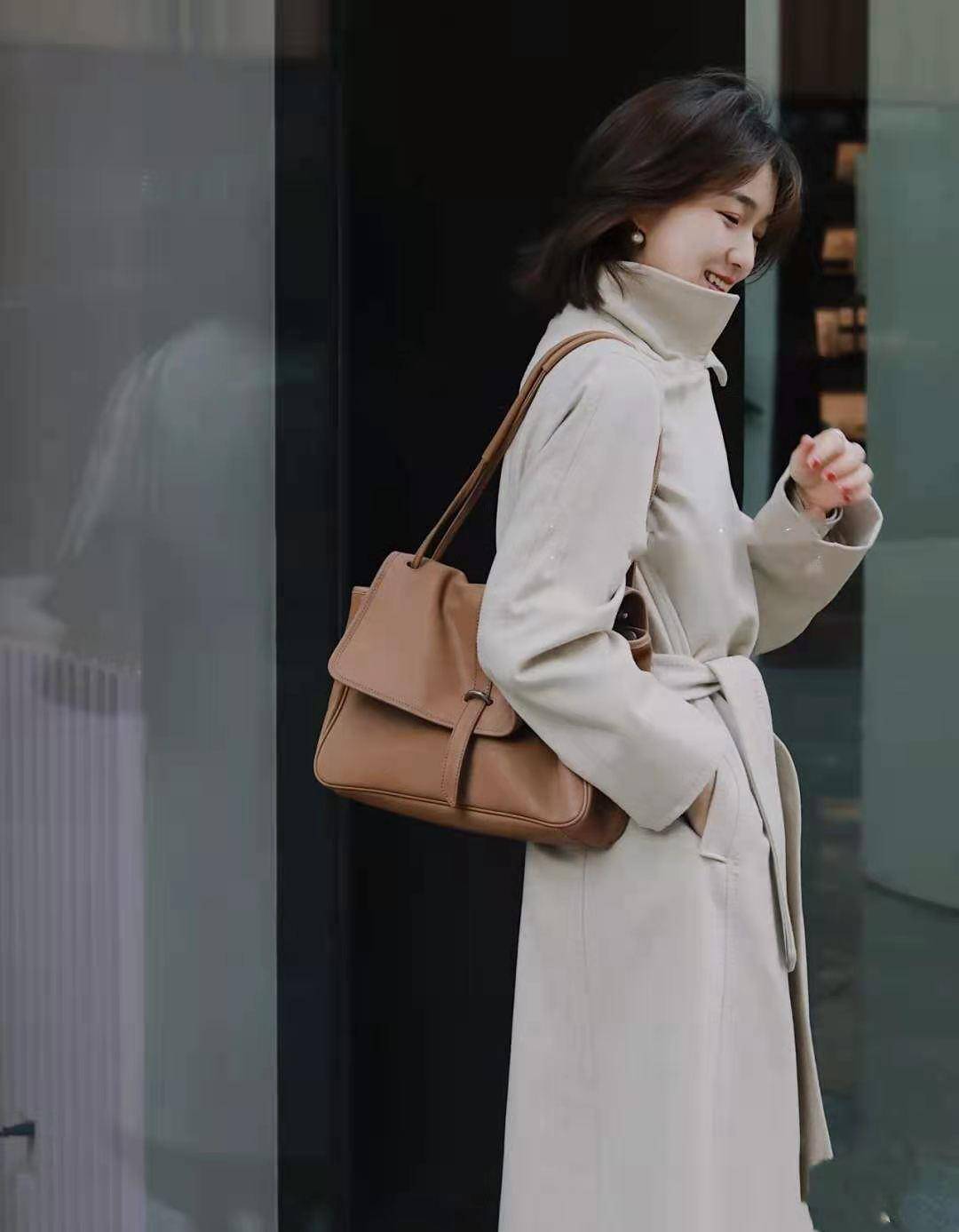 黑色 时尚轮回，买大衣首选“经典色”，不过时的时髦