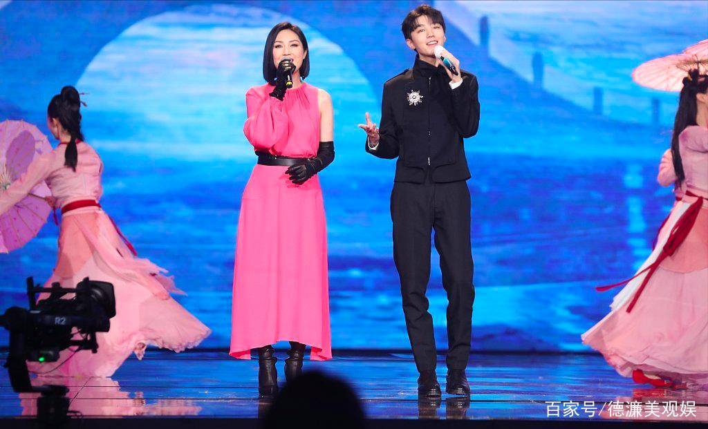 胡杏儿 大湾区中秋晚会:温碧霞露肩妩媚,赵丽颖又仙又欲,舒淇惊艳全场