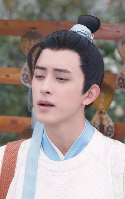 什么|甜宠剧水平被赵露思新剧拉低！男演员古装扮相丑，剧情幼稚两集弃