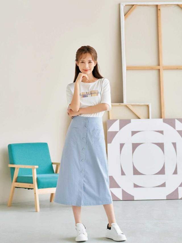 卫衣 如何穿出青春的少女感?配对颜色很重要,让你显得高级又上档次