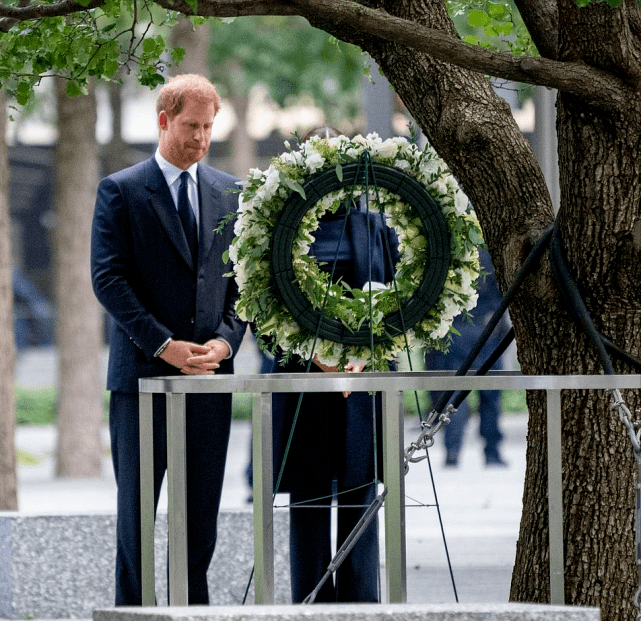 MaxMara 梅根重回高光时刻！换成驼色大衣好高贵，27度的天气穿冬装遭嘲笑