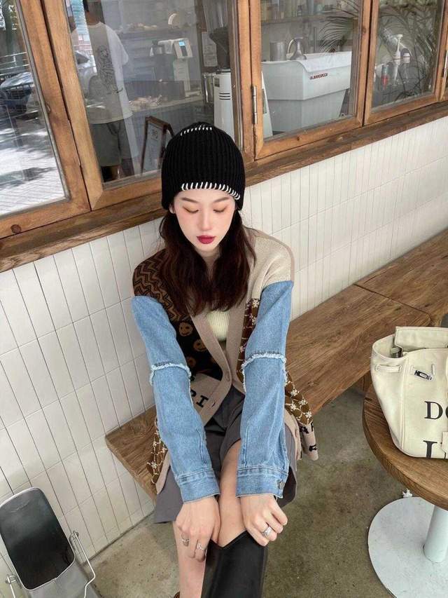 显得 25岁~30岁如何穿可甜可咸？针织开衫搭配短裤或半身裙，高级洋气