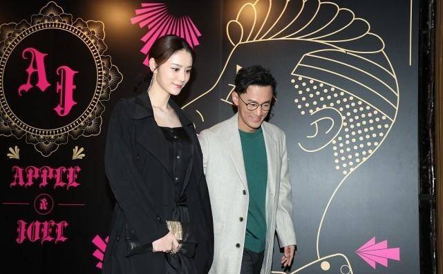 黑色 林峰的小娇妻长相真不赖，五官很有女团感，真实的脸蛋很耐看