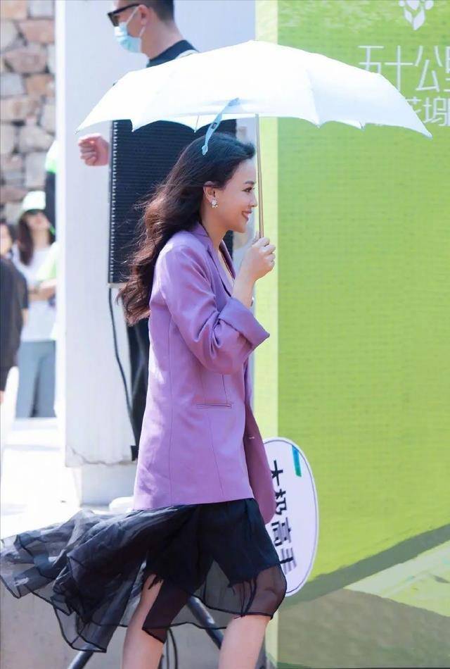 纱裙 舒淇真的很美,350块的西服穿出高定奢侈范,配黑纱裙不要太惊艳