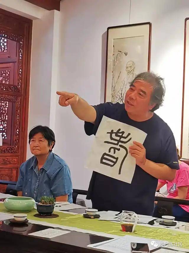 青岛书画名家现身传承好家风孝老文化