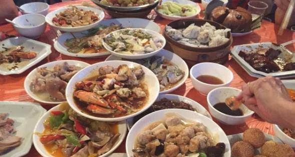 恶习|“短命鬼”吃饭时，惯有的3大“恶习”，希望你一个不占