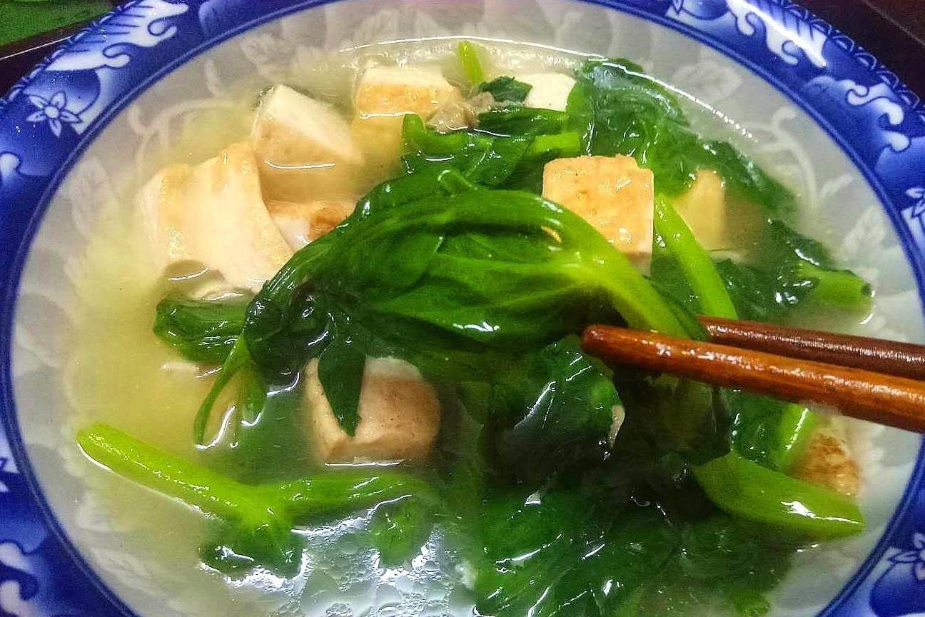 哪些菜适合煮汤 e8253922722f45ddb5d5aa0653276235.jpeg