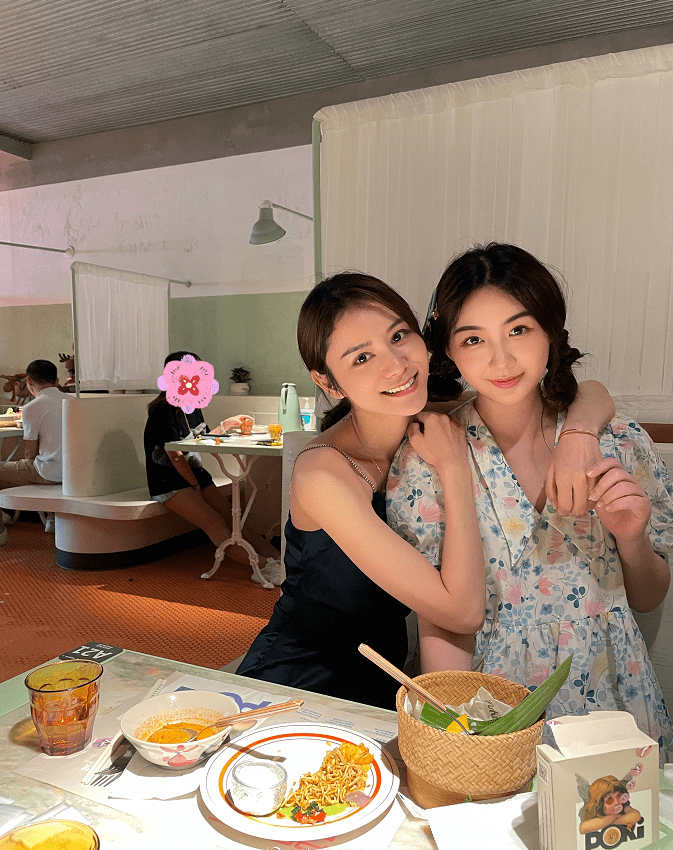 黑色 林峰的小娇妻长相真不赖，五官很有女团感，真实的脸蛋很耐看