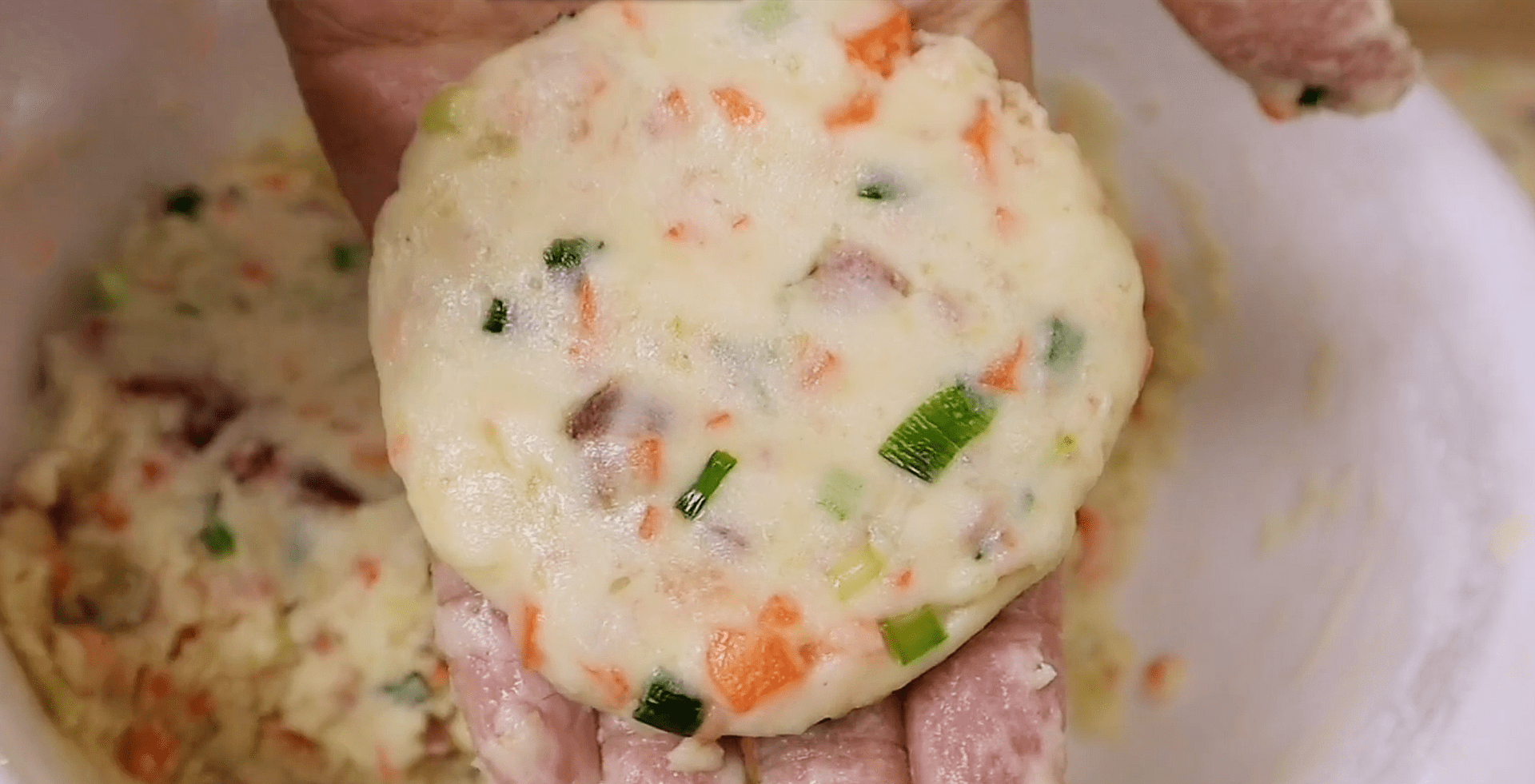 土豆加淀粉能烙成饼吗 144b62621a70415dbb58c249a47ab9bf.png