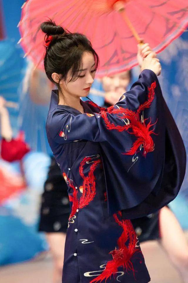 赵丽颖 赵丽颖国风旗袍大片曝光，大秀巴掌般的蛮腰，气质颜值重回巅峰！