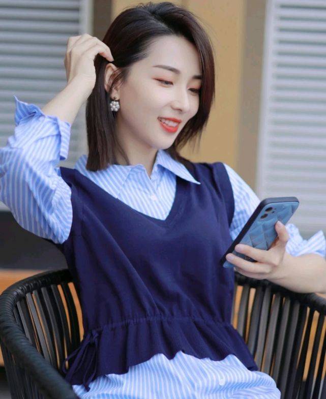 服装 会穿衣搭配的女生确实很惊艳，既优雅又有魅力，轻松美成焦点