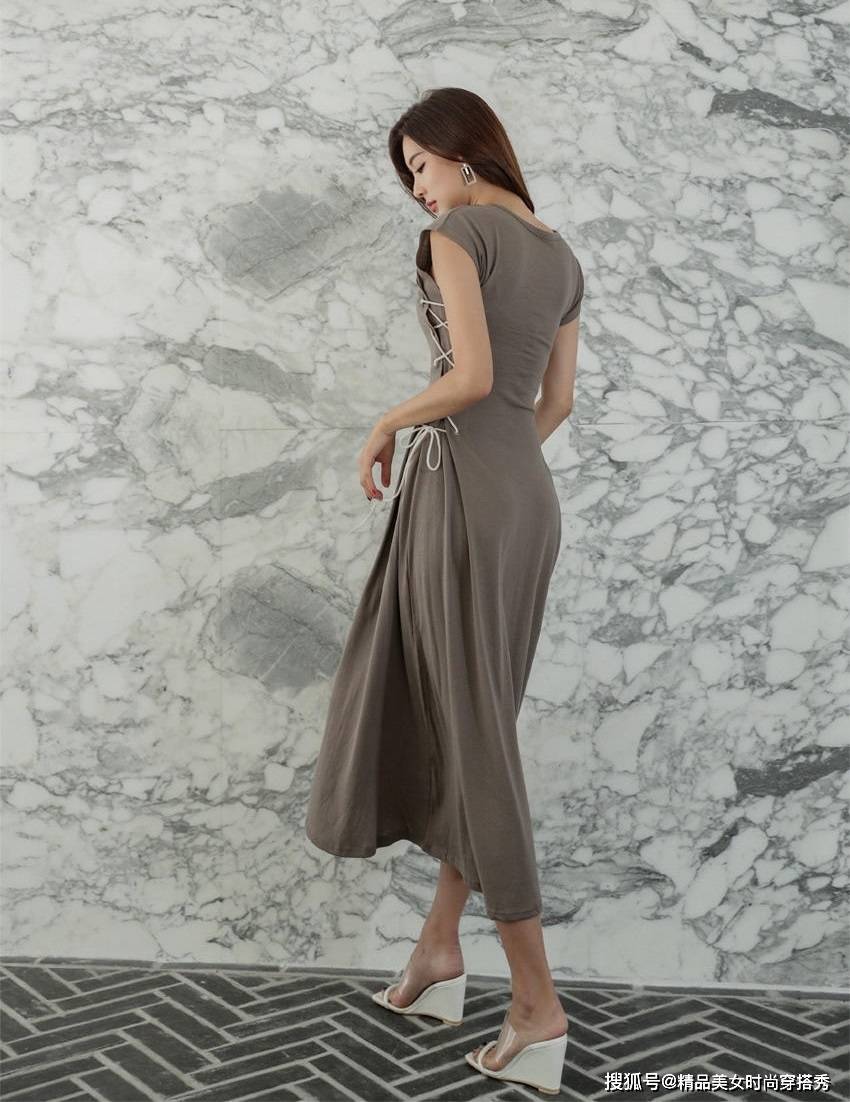 设计 简洁舒适的咖啡色连衣裙也能展现女性独特的魅力