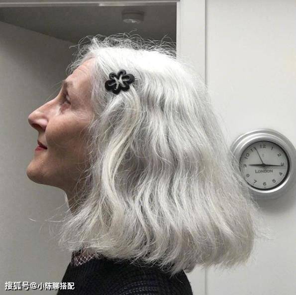 个性 只要你还爱玫瑰就不算老，这位时尚奶奶太会穿，轻松打造年轻态