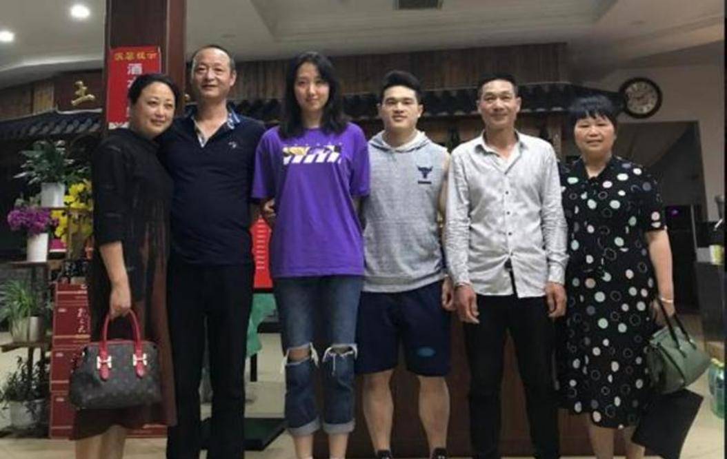 原创喜事频传举重名将石智勇与女友领证结婚谌利军也将举办婚礼