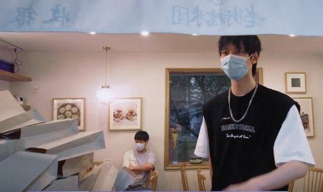 因为|陈瑞丰没磨皮镜头曝光,展现真实颜值,为周扬青买早餐细节满分