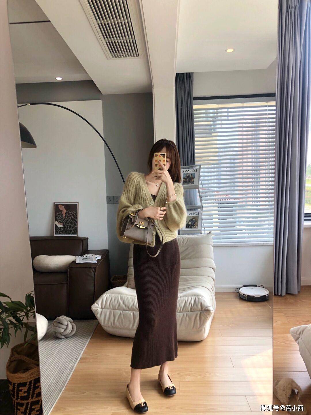 黑色 超实用的开衫搭配技巧，让博主教你如何摆脱老气感，惊艳整个秋天
