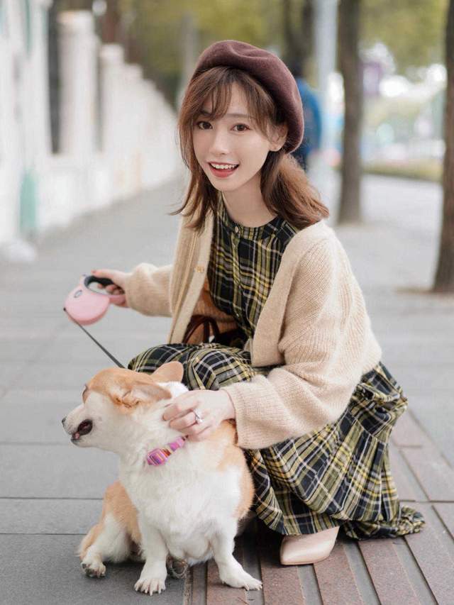 的作用 今秋怎么穿才漂亮？“格子裙+针织衫”简约洋气，美出了新高度