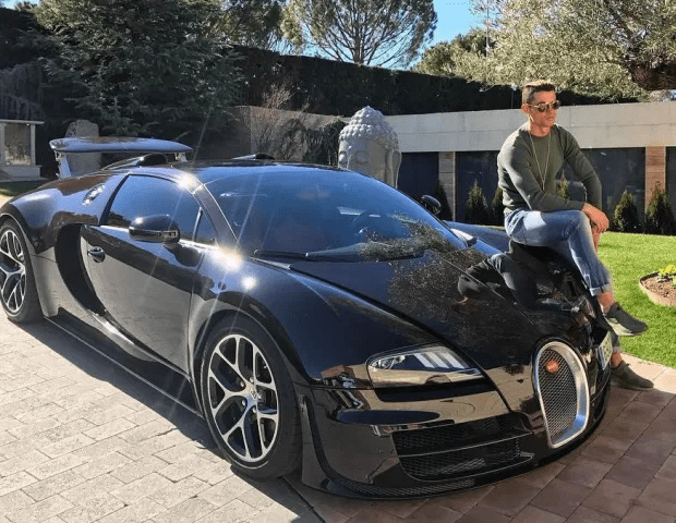 c罗的车，c罗的车库里有多少个布加迪