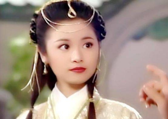 贾静雯 美人一袭黄衣,本以为赵丽颖、林心如够美,看到贾静雯:惊为天人