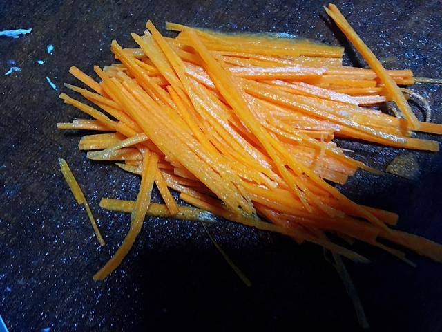 煎饼|早餐吃蔬菜蛋饼,营养又省时,几分钟搞定,再也不担心吃不上早餐