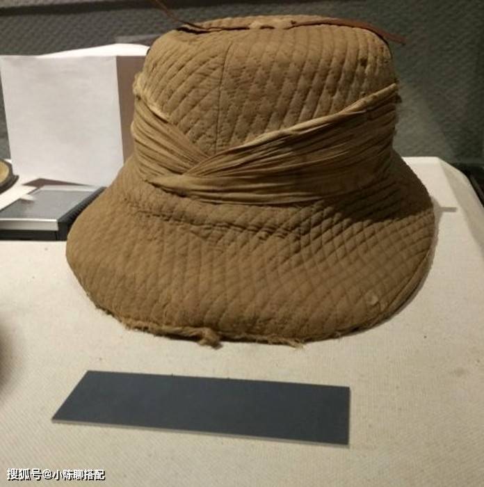 衣裳 40岁的女人,在穿搭上要懂得断舍离,这8点依着做就很好