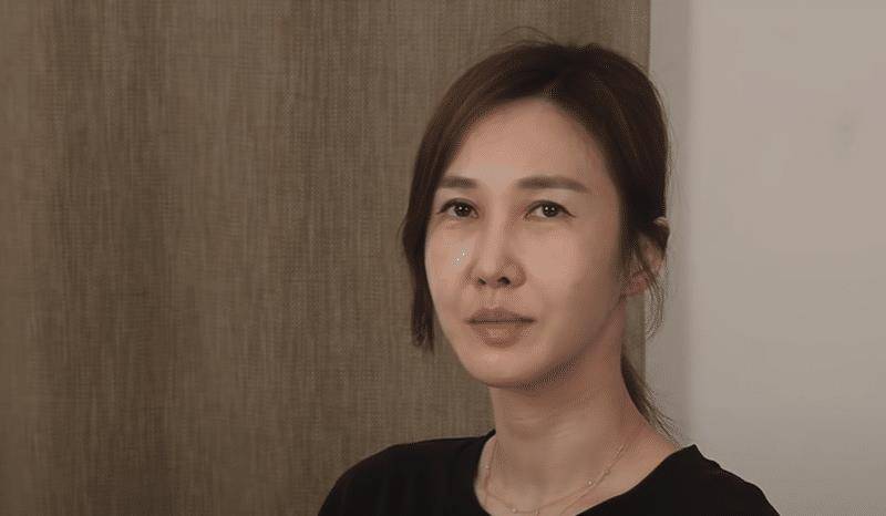老公严泰雄的烂摊子收拾干净,自己做上封面女郎_尹慧珍