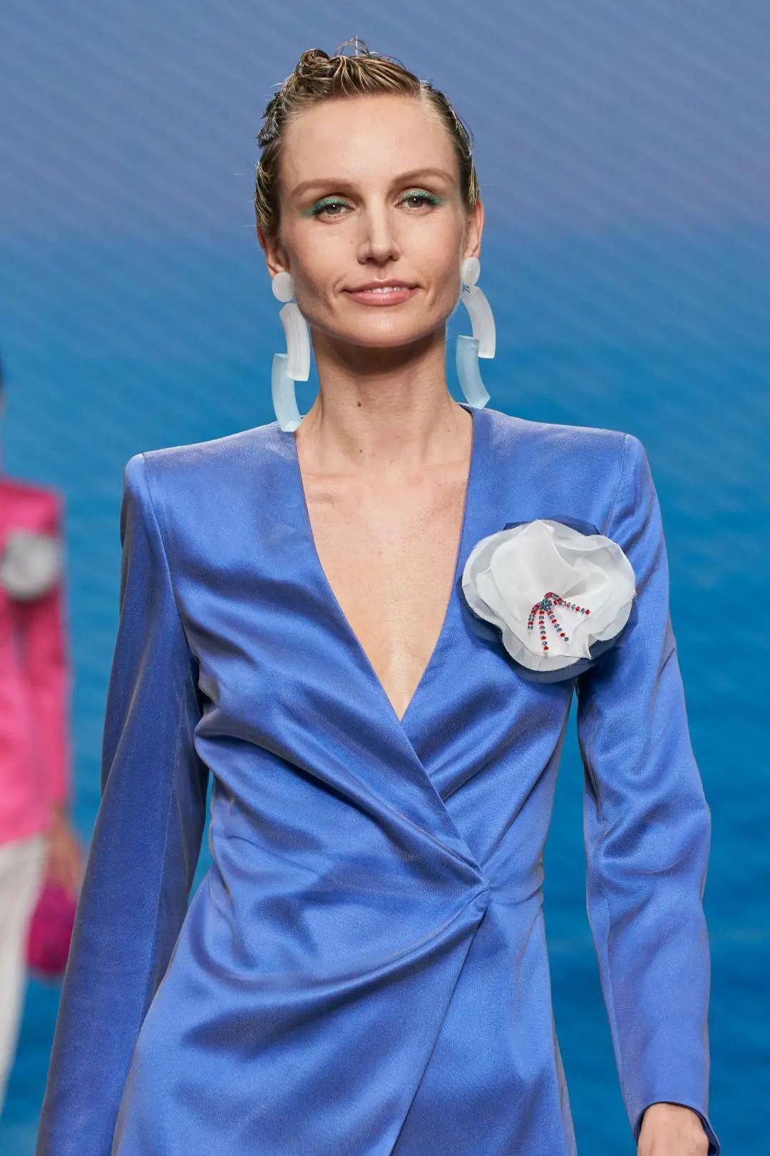 Armani 41岁创业，Armani用46年建成了这个举世无双的时尚帝国