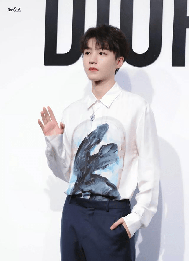 邓伦 众星周末营业状态PK！唐嫣仙贵、李沁鬼马，邓伦和王俊凯谁圈粉？