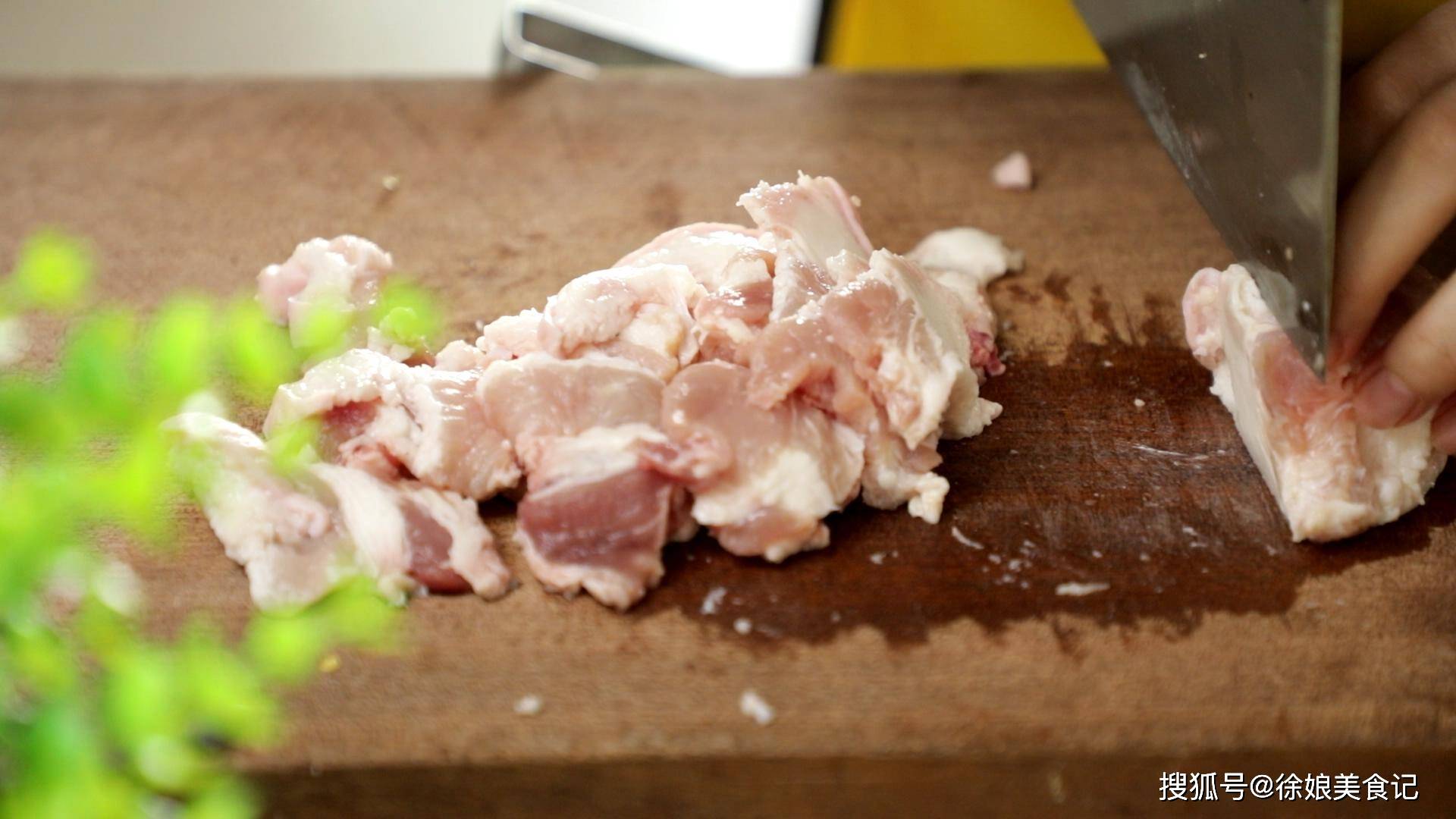 做法|做农家小炒肉，先炒辣椒还是先炒肉？大厨教你正确做法，香辣下饭