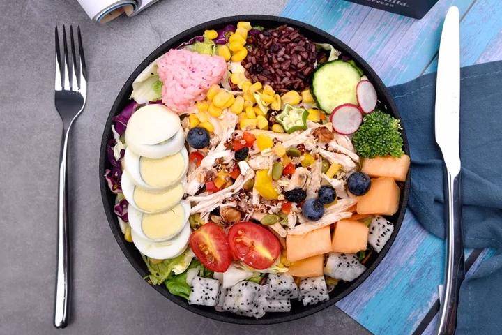 品牌|新餐饮时代,两只老饕引领“饭团+轻食”新风潮