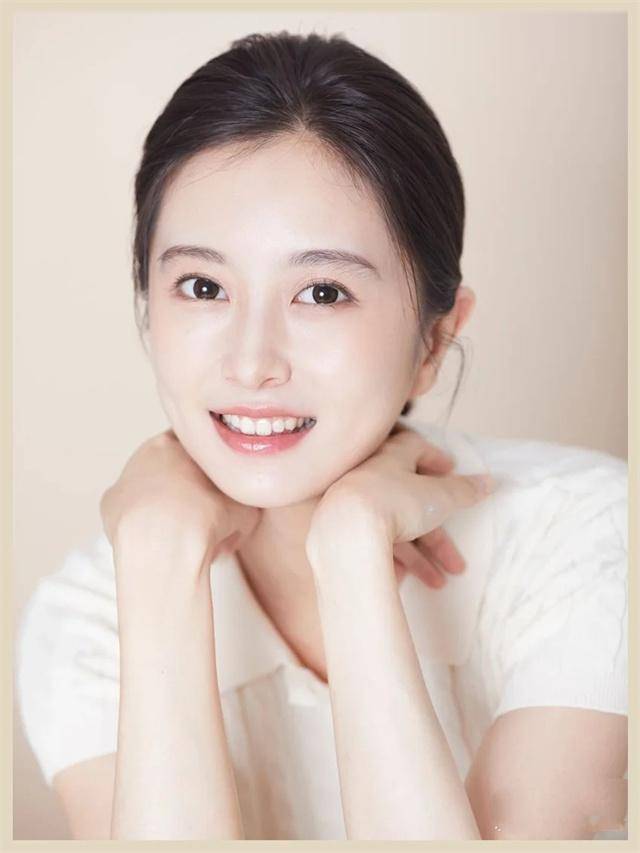 薄唇秋天的“口红”要怎么涂才够好看？从这3个方面下手，精致又洋气