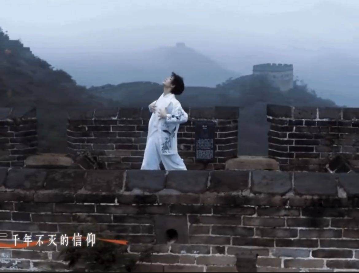 伴舞|李玉刚牛俊峰快乐大本营合唱《赤伶》，谢娜伴舞，网友：好上头！