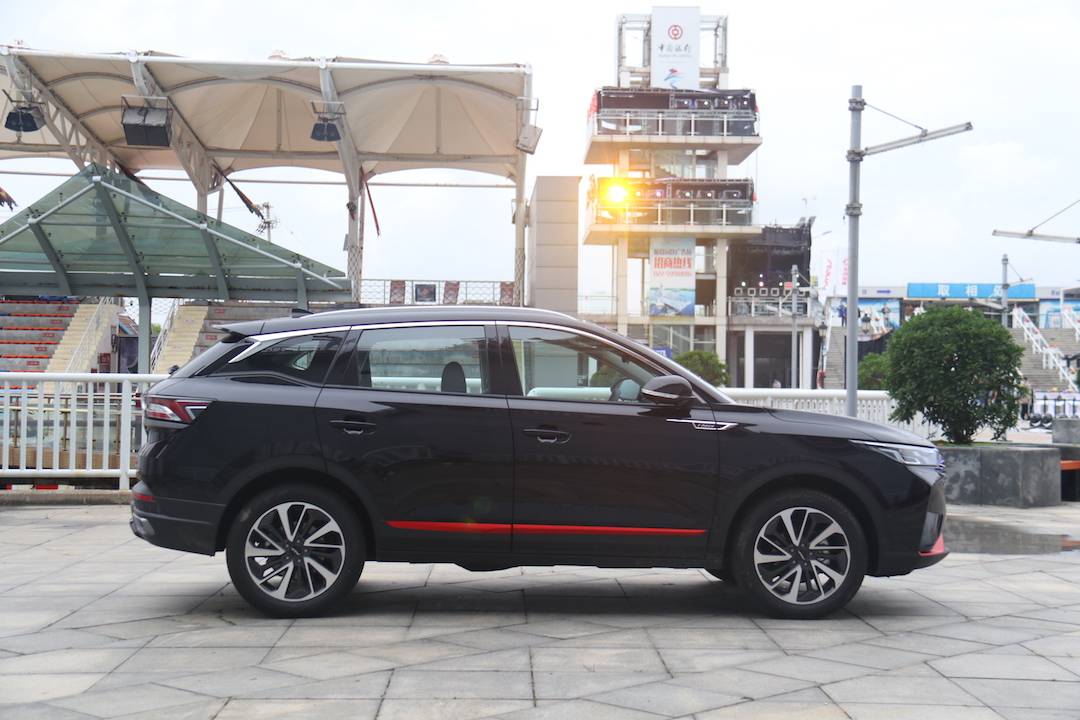 采用风暴美学设计windlink系统东风风神ax7马赫版上市售959万元起