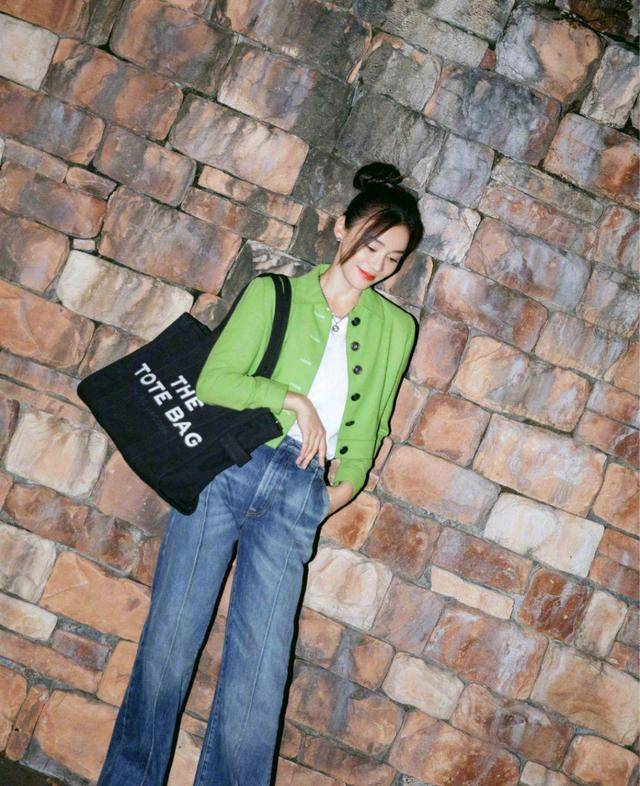 整体 袁姗姗“少女腿”绝了！修长笔直超有魅力，健身的身材果然不一样