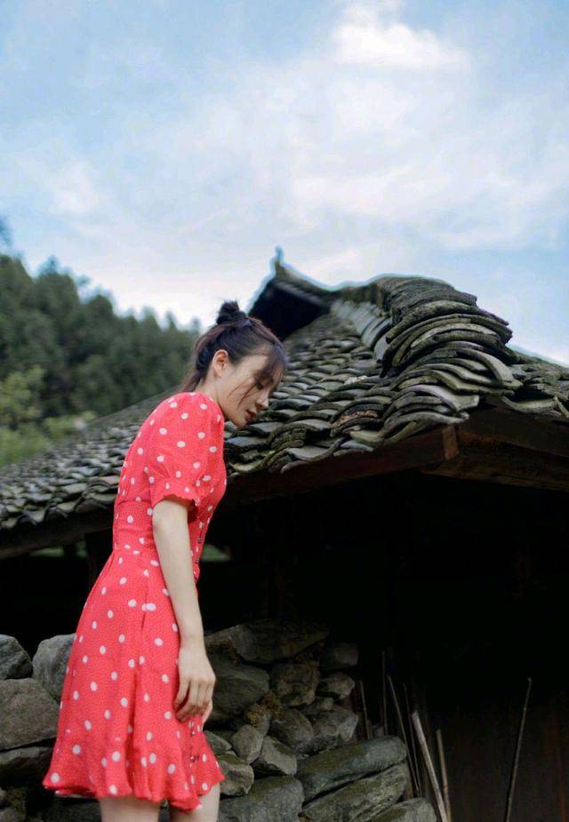 整体 袁姗姗“少女腿”绝了！修长笔直超有魅力，健身的身材果然不一样