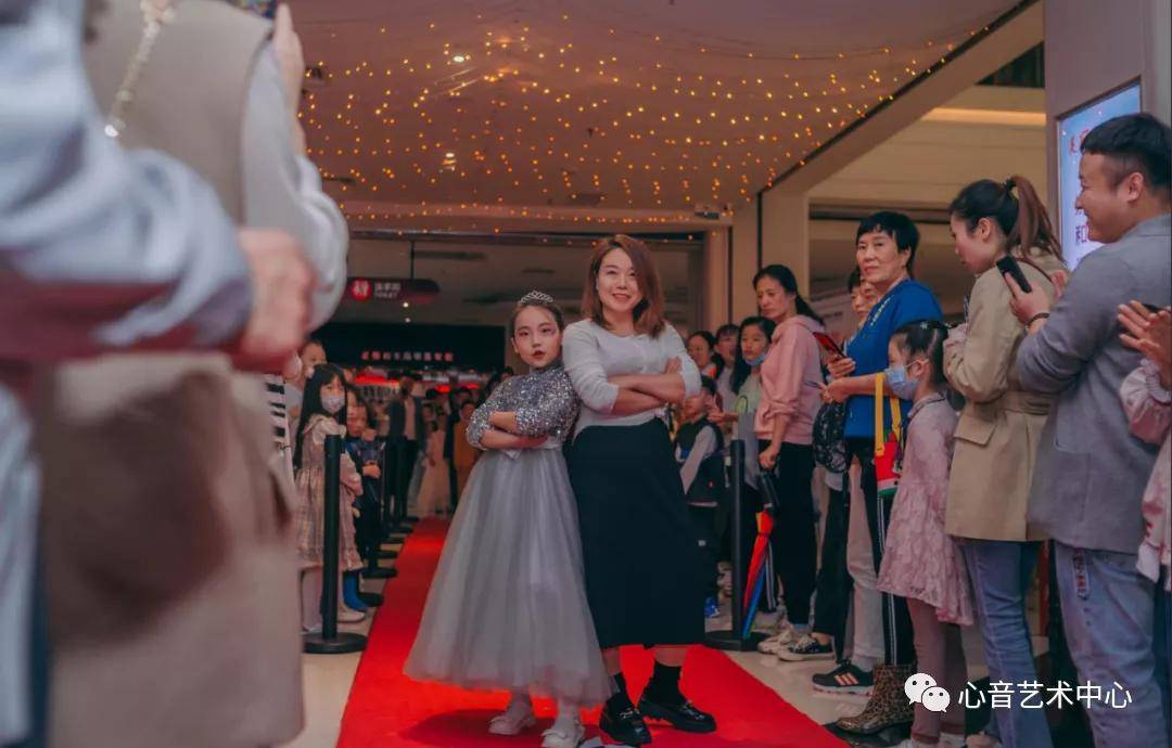 杨丽洁|喜讯|《皇帝的新装》盛大首映