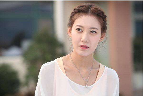 以为是单身,其实早已结婚的几位女明星,除了万茜安悦溪还有她们