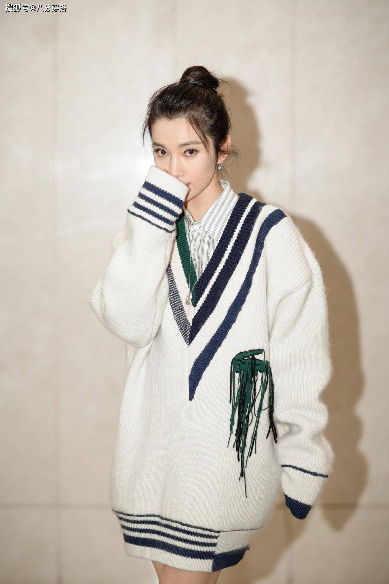 黑色 李冰冰真会穿!黑色修身长裙秀“蚂蚁腰”,48岁依旧“风华绝代”