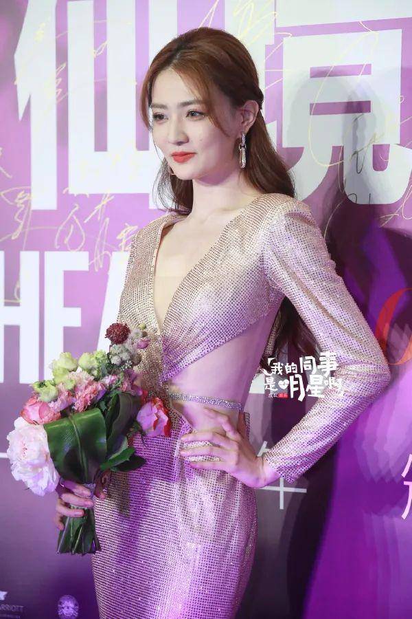 仙境 仙境夜：董洁妖娆抹胸，徐璐蛮腰深V，曾黎长腿热裤惊艳全场！