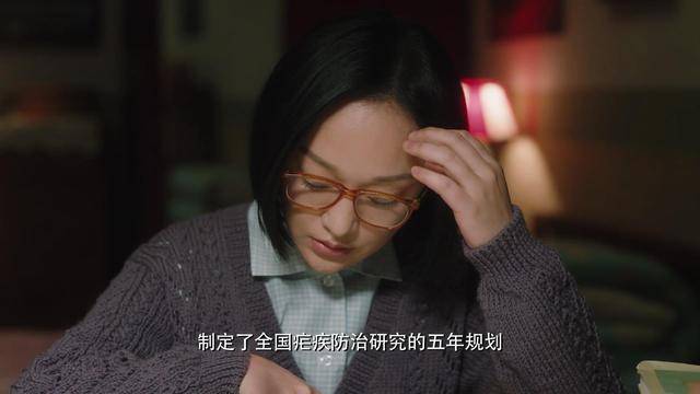 巅峰|4家卫视上星，3家平台紧跟，《功勋》首播达巅峰，热度不输长津湖