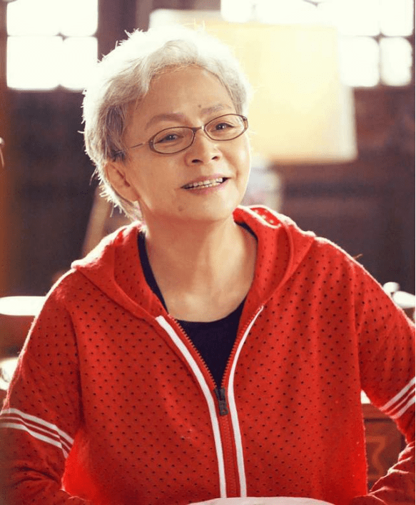 角色|郝蕾新剧开机照出炉！与王鸥宋丹丹同框似姐妹，西装难掩丰腴身材