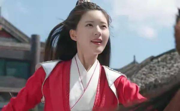 会演|驯鹿娱乐:赵露思新剧让人无语,只会演傻白甜说方言梗,太尴尬!